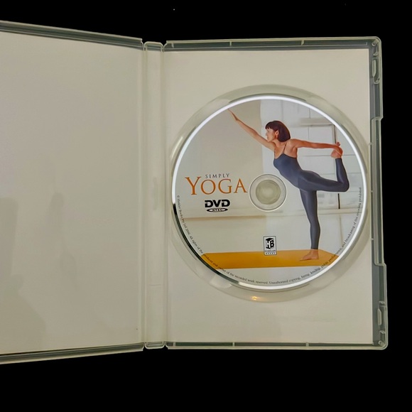 CLEARANCE SALE 🎉🎉 5/$15 Simply Yoga by Yolanda Pettinato-DVD - Picture 3 of 4